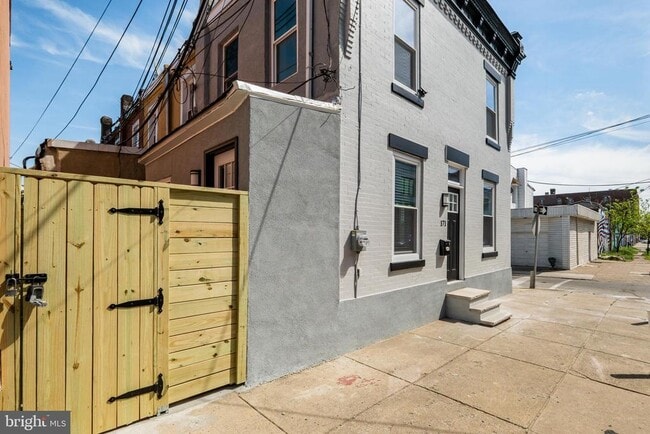 Building Photo - 171 W Palmer St