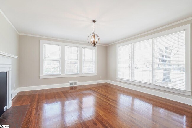 Building Photo - 103 E Blue Ridge Dr