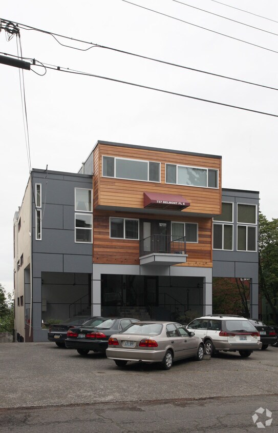 Primary Photo - 737 Belmont Pl E