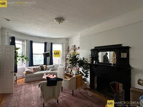 Primary Photo - 585 Beacon St