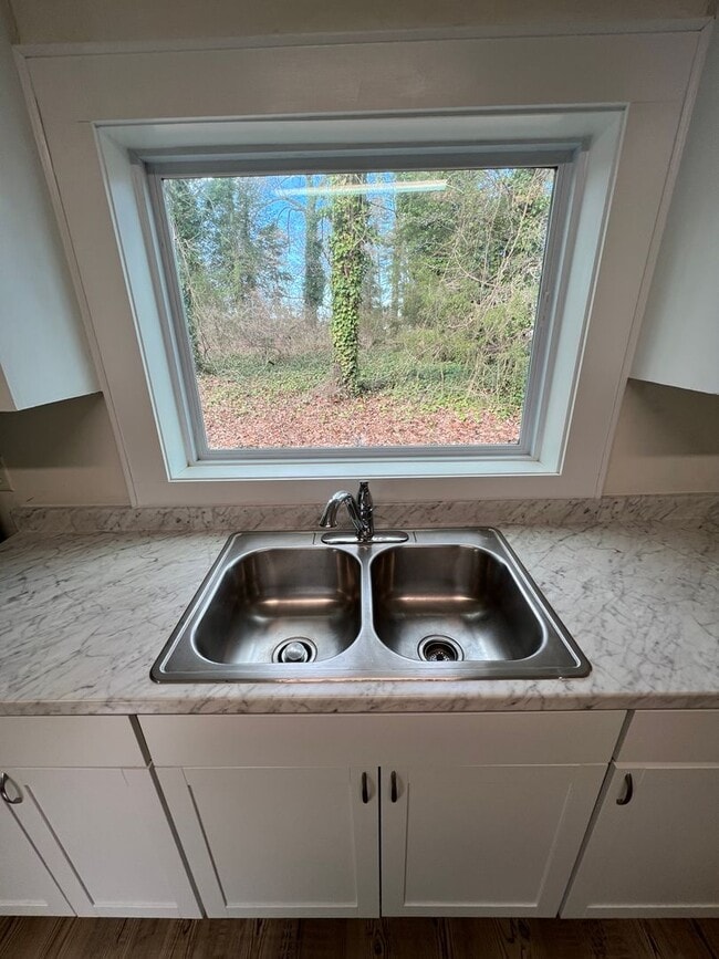 Foto del edificio - UPGRADED 2 Bedroom Home FOR RENT