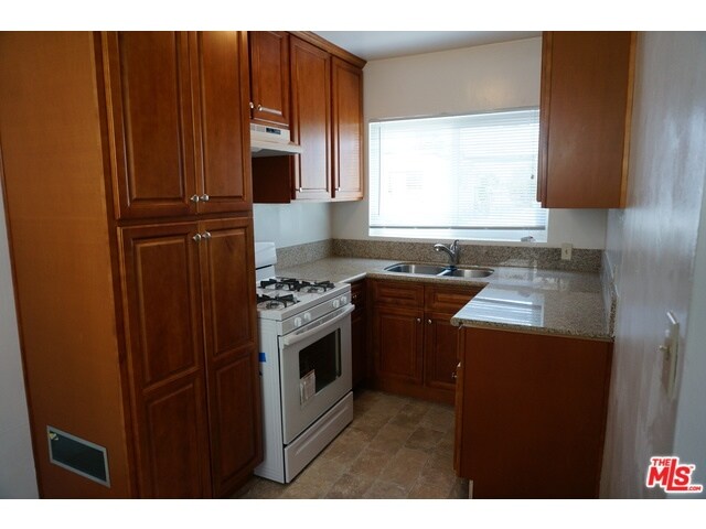 Building Photo - 5511-5523 Thornburn St