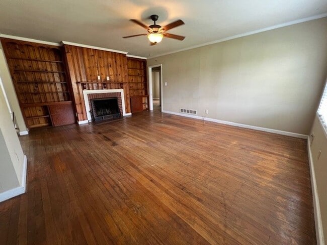 Building Photo - 3 Bedroom, 1 Bath Home