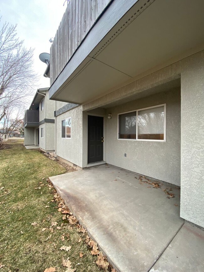 Building Photo - 353 S Meridian Rd