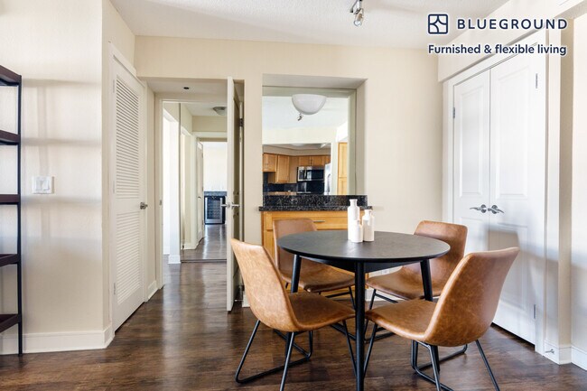 Foto del edificio - 7660 Beverly Blvd