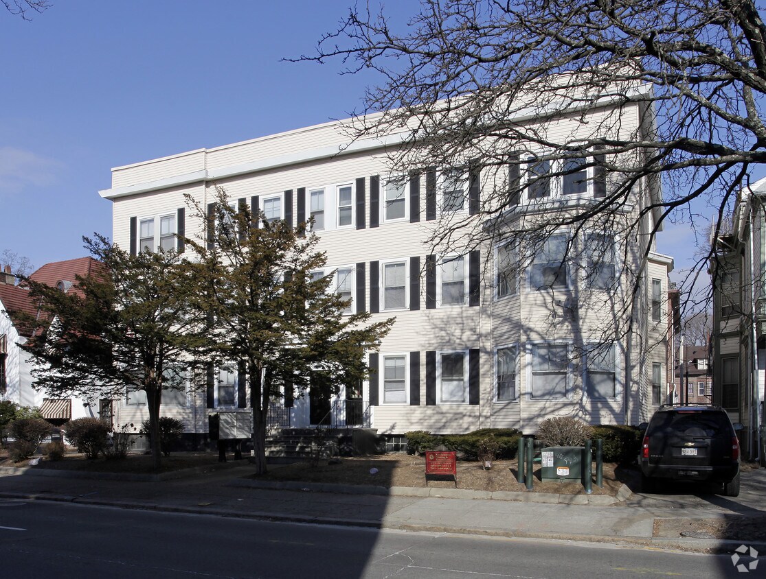 208 Waterman St, Providence, RI 02906 Apartments in Providence, RI