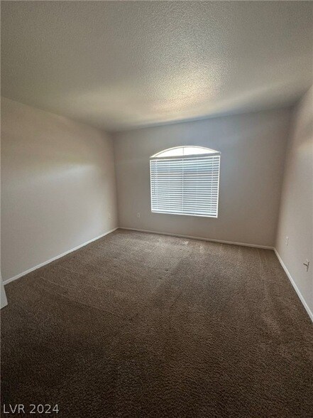 Building Photo - 4555 E Sahara Ave