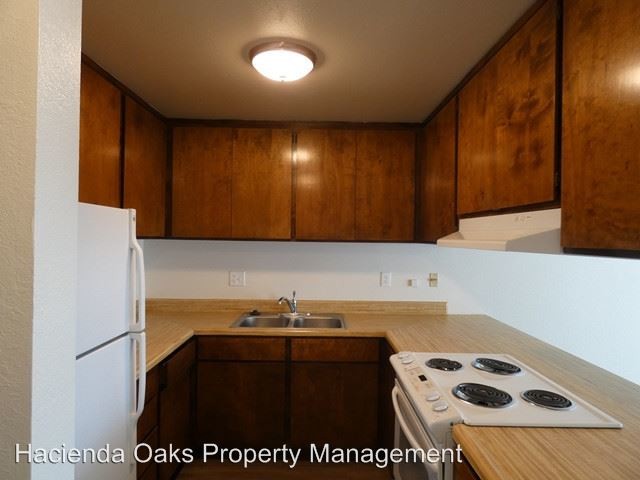 Foto del edificio - 215 N Broadway St