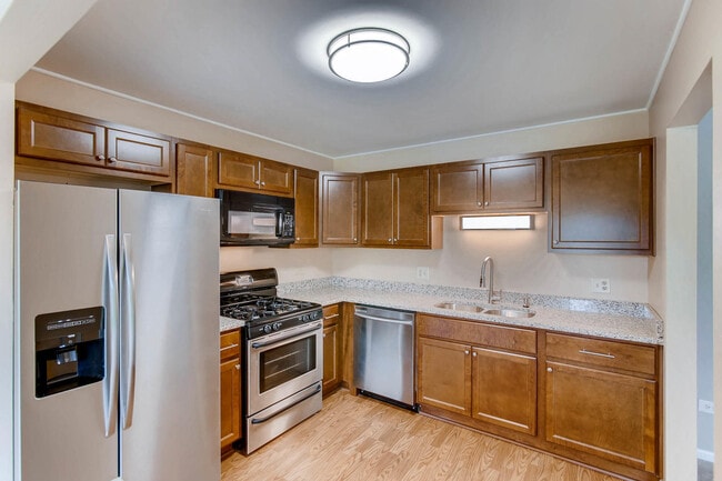 Foto del edificio - 907 Cross Creek Dr N