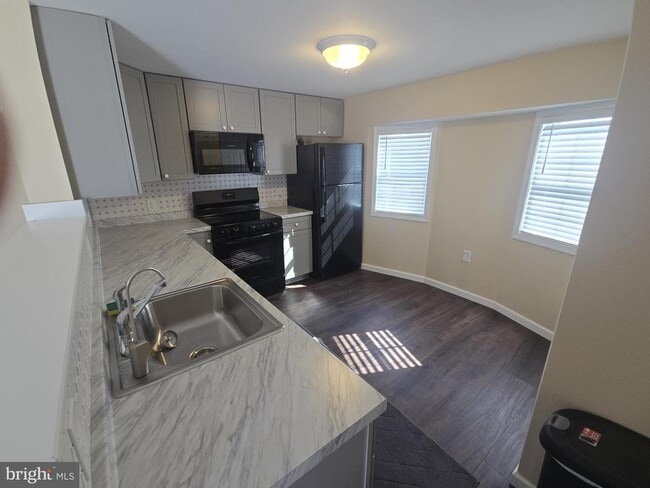 Building Photo - 2250 Channel Rd