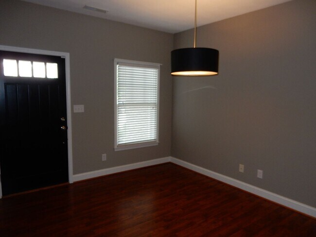 Foto del edificio - Like New Townhome in Old SW! Close to Cari...