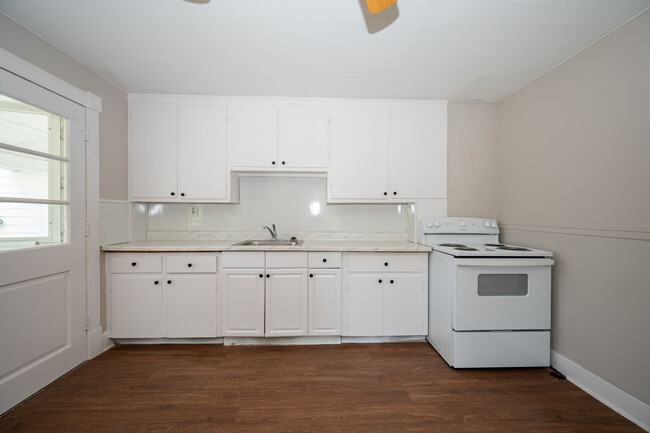 Foto del edificio - 1277 Enfield St