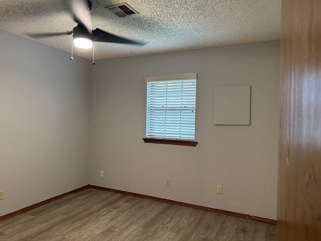 Building Photo - 2 bedroom rental