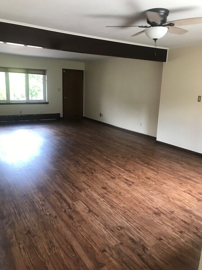 Living Rm/Dining Rm - 11025 W Armour Ave