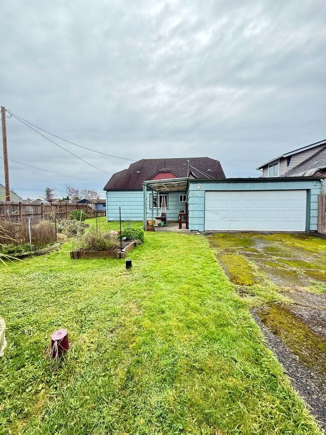 Foto del edificio - 3bd & 1 1/2ba with 2 Car Garage