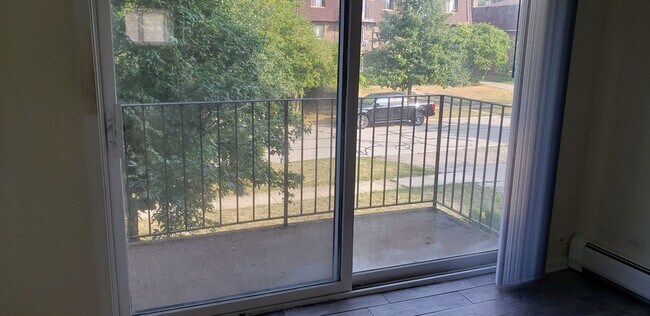 Foto del edificio - 1228 Whispering Hills Ct
