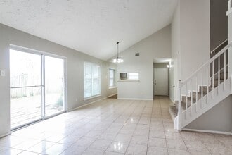 Building Photo - 22219 Diane Dr