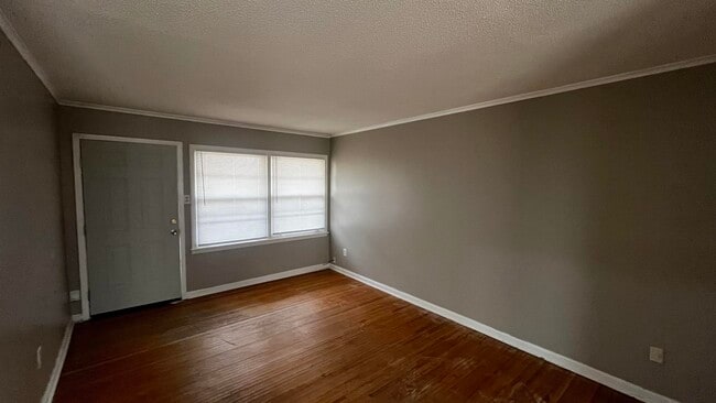 Building Photo - 4667 Violet Ave