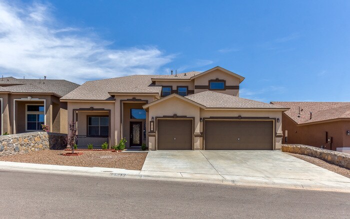 Primary Photo - Beautiful 5 Bedroom Eastside Home with Ref...