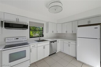 Building Photo - 514 11th Ave S