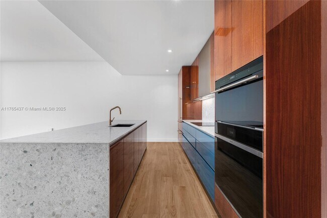 Building Photo - 2678 Tigertail Ave