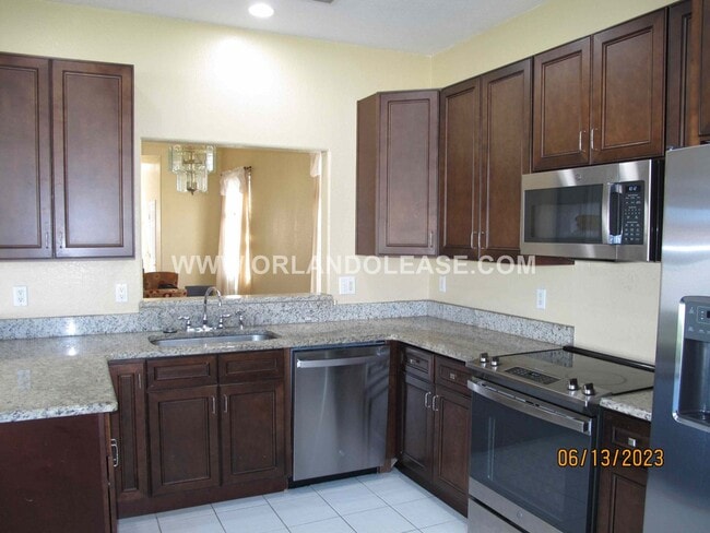Building Photo - 925 Torrey Pine Dr