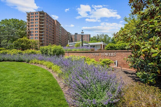 Building Photo - 4201 Cathedral Ave NW