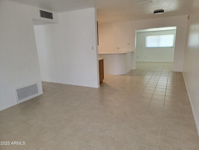 Building Photo - 621 E Papago Dr