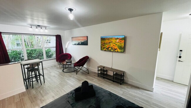 Foto del edificio - 1125 NE 80th St