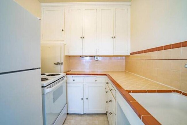 Building Photo - 1 bedroom in Seattle WA 98103