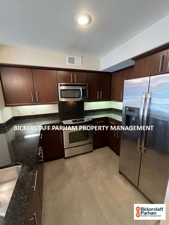 Foto del edificio - Welcome to Eagle and Phenix Condominiums!