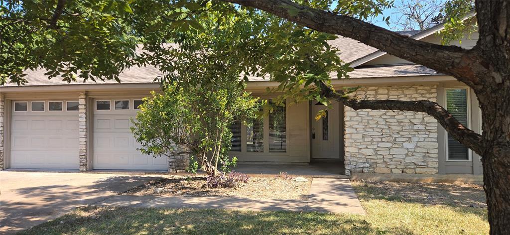 Foto principal - 2104 Village Way Dr
