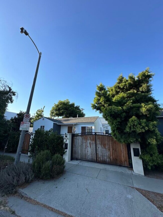 Foto del edificio - 8525 Hargis St