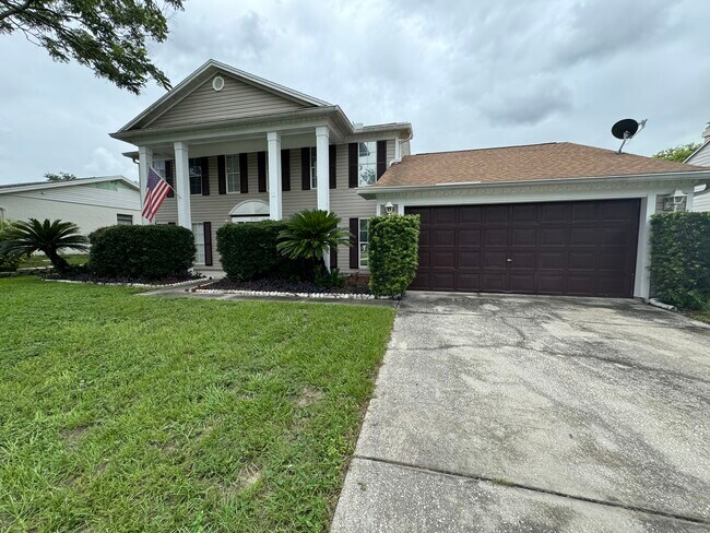 Foto del edificio - 2705 Cedarcrest Pl