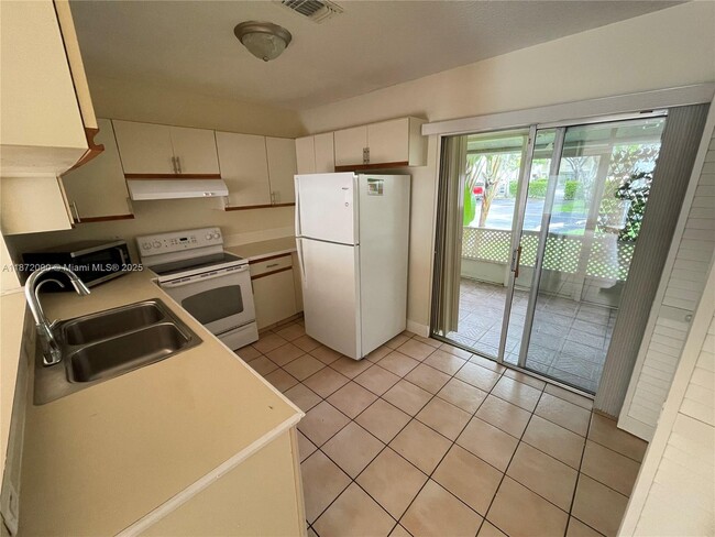Foto del edificio - 2880 Belmont Ln