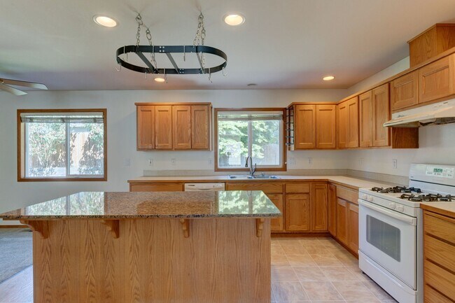 Foto del edificio - 594 SW Regency Dr