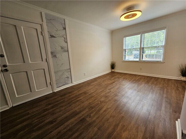 Foto del edificio - 173 Amherst Pl NW