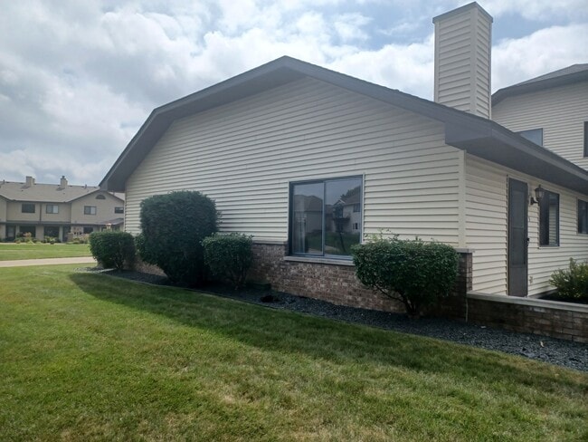 Building Photo - 5505 Orleans Ln N