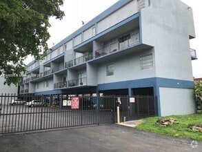 Building Photo - 399 NW 72nd Ave