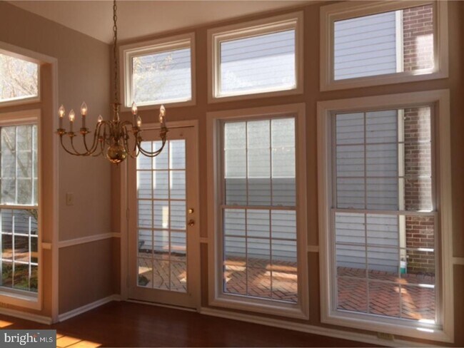 Building Photo - 9 Stonebridge Ln