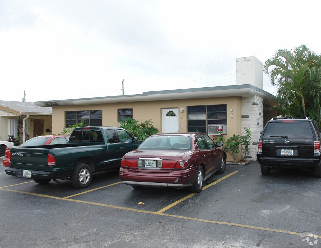 Foto del edificio - 700 NE 6th St