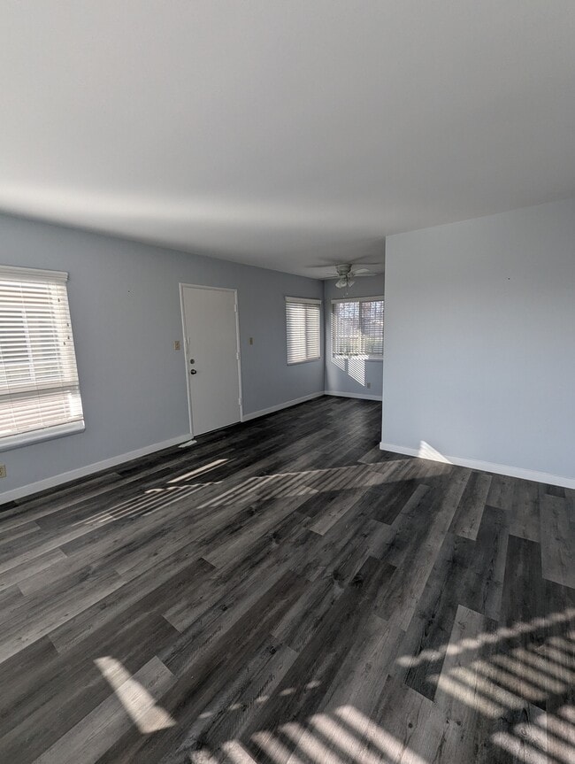 Building Photo - 902 Centinela Ave