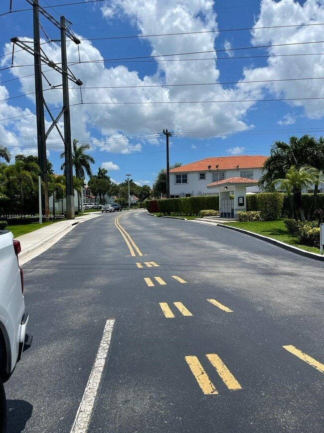Foto del edificio - 5420 NW 107th Ave