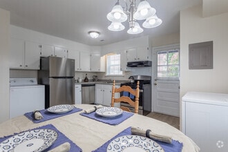 2BR, 1.5 BA 1,024sqft - Meadowbrook Apartments