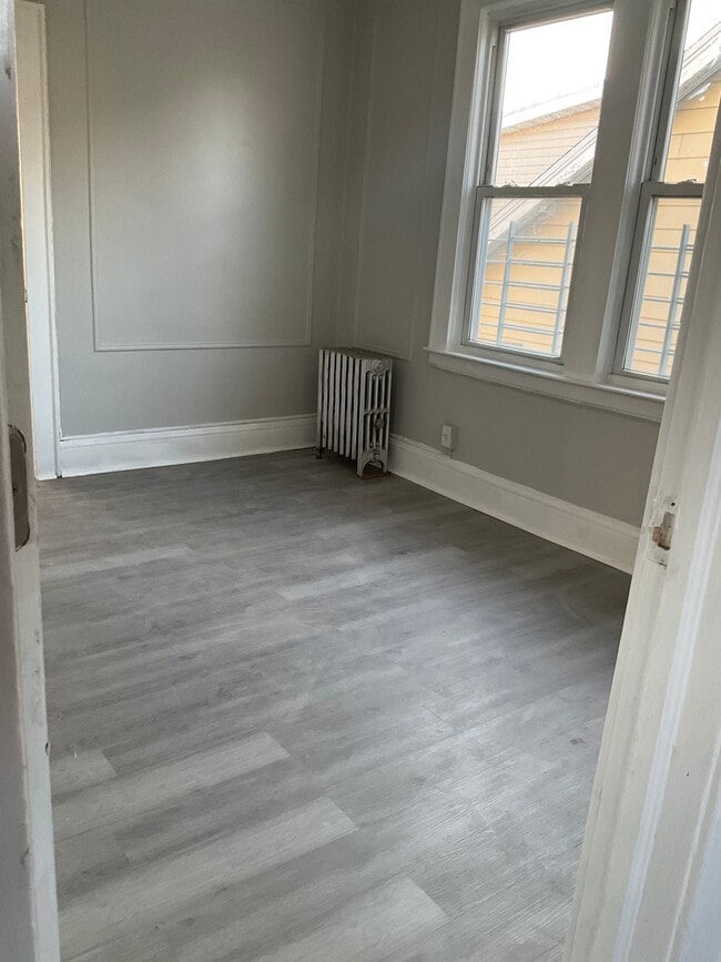 Building Photo - 11 Westervelt Pl