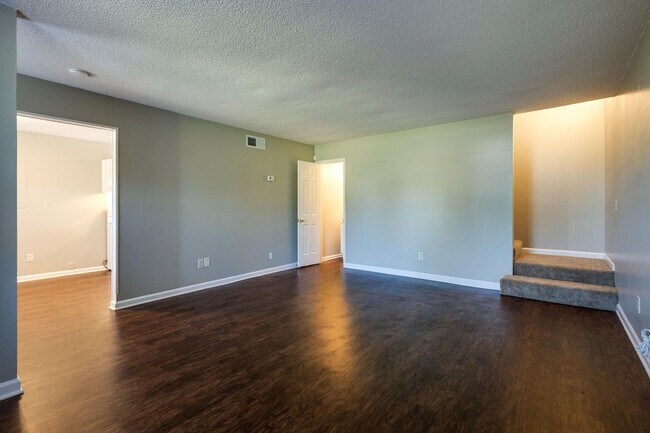 Foto del edificio - 1301 Neelys Bend Rd