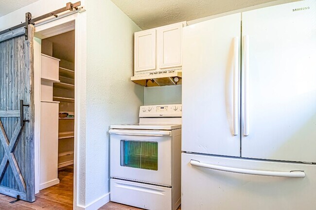 Building Photo - 314 Normagene St