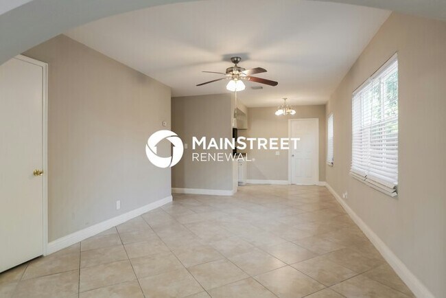 Building Photo - 4 Bedroom Pet-Friendly Home in Fort Lauder...
