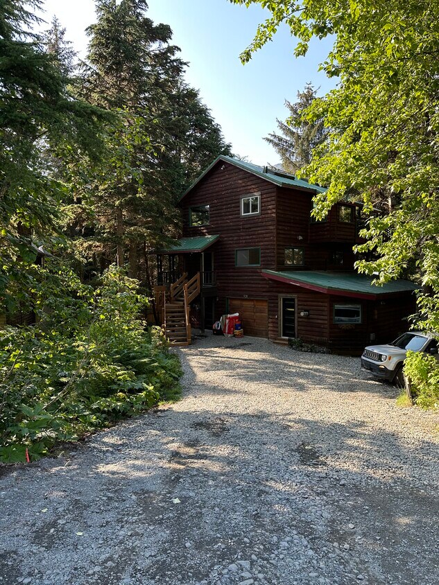 Primary Photo - 928 Timberline Dr