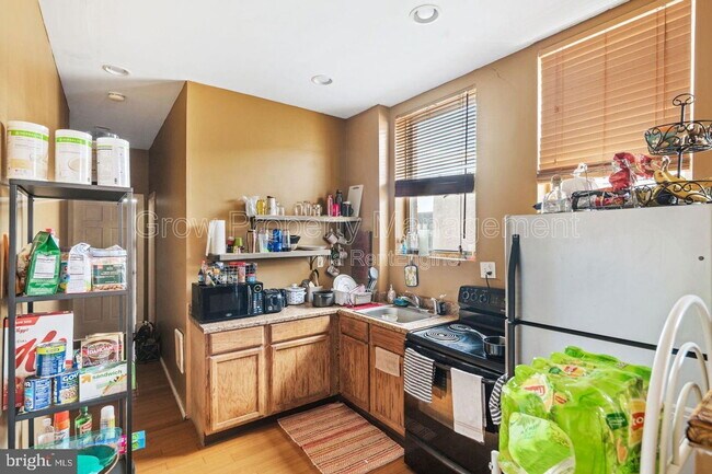 Photo - 1834 W Diamond St Apartment